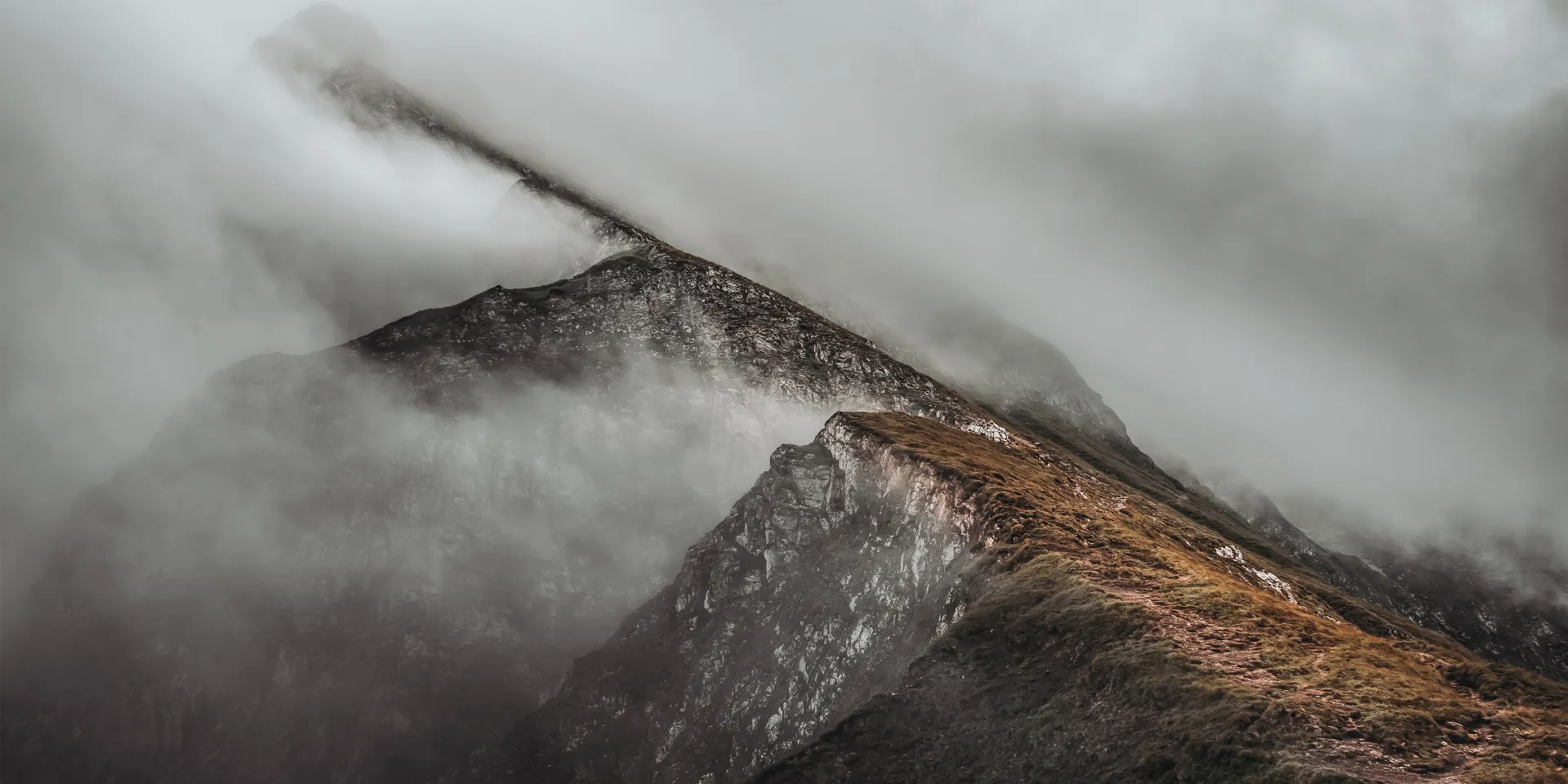 01 Pilatus Mockup 1920x960px 2 2x